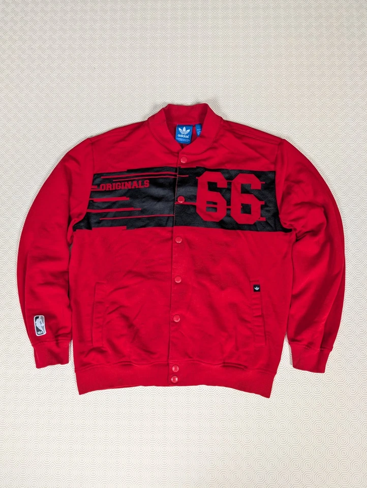 adidas Jacke Herren Gr: L. CHICAGO BULLS. Collegejacke. Originals 66 Rot Schwarz - Bild 2 von 4
