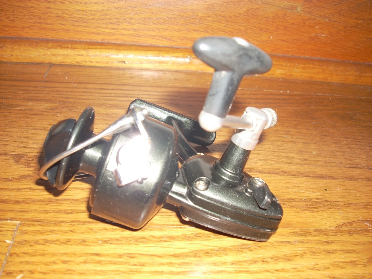 VINTAGE SHAKESPEARE 2200 Ball Bearing Spinning Fishing Reel. For