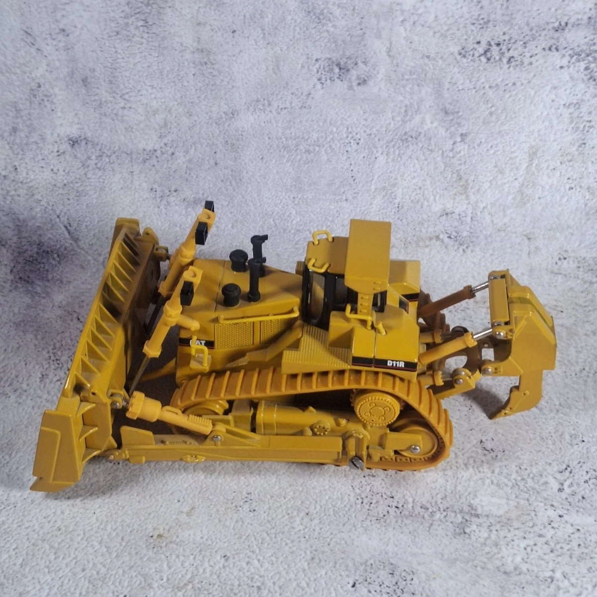 1:50 Máquina Forestal Caterpillar® CAT® 568 LL – CRA® La casa de la escala