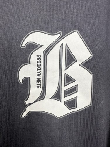 Brooklyn Nets NBA Large Gray Graphic T-Shirt B Logo Short Sleeve Cotton Blend - Picture 2 of 6