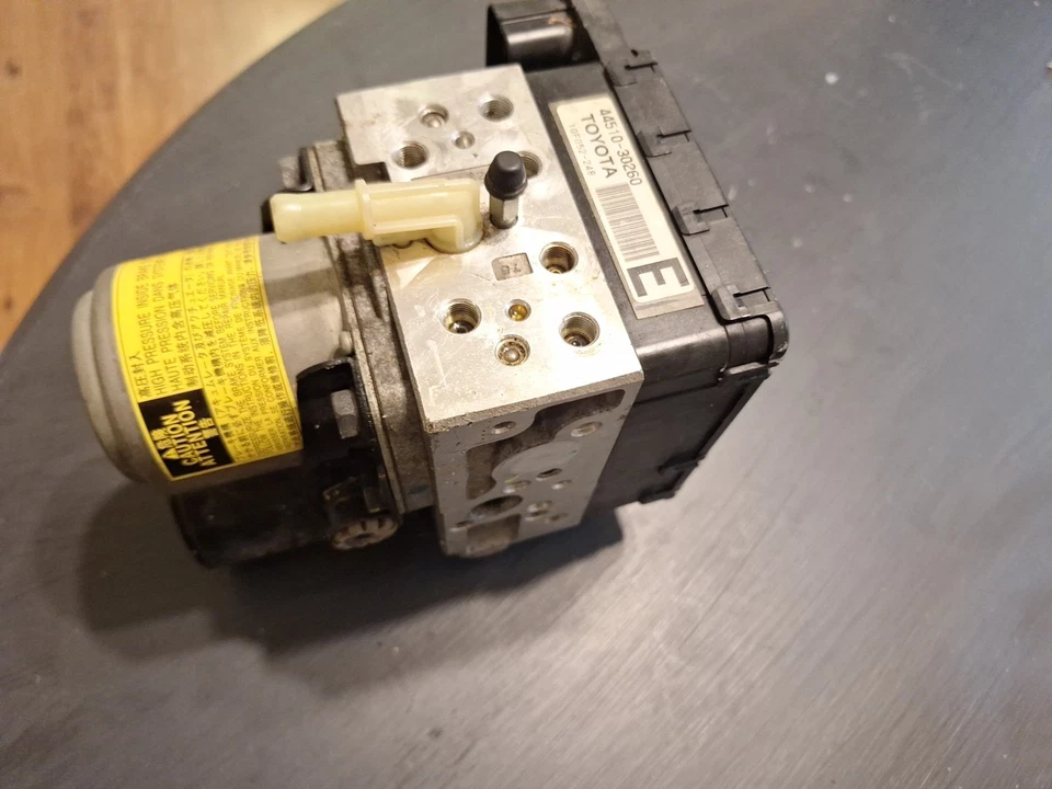 Lexus Gs450h Abs Pump / Abs Control Module. 44510-30260 - Image 3 of 4