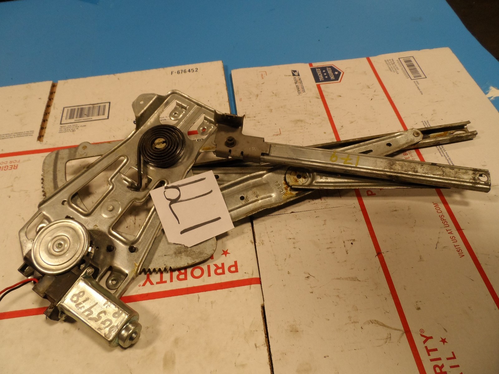 95 - 00 Dodge Stratus FRONT Passenger  Window regulator with Power motor 179
