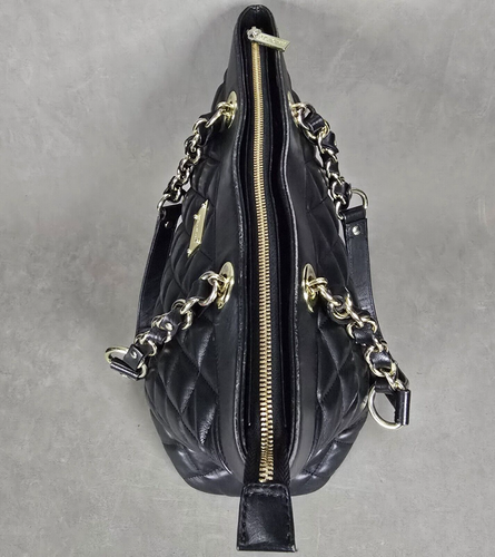 Bolso de hombro acolchado negro St. John correas de cadena precio de venta sugerido por el fabricante $1045 bolsa antipolvo - Imagen 5 de 11
