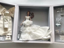 Fashion Royalty Poeme D'Amour Vanessa Perrin Gift Set 2024 W CLUB - Arm Damaged