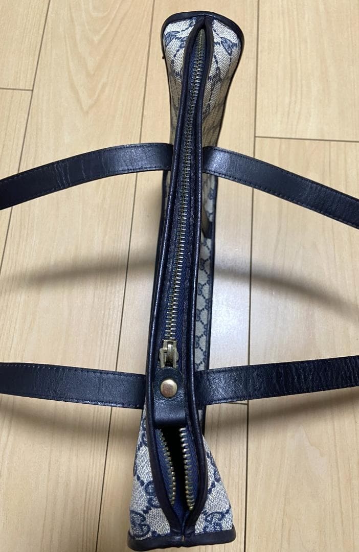 GUCCI Vintage GG Supreme Tote Blue Leather 1970s Rare Gold Triangle Plaque thumbnail 4