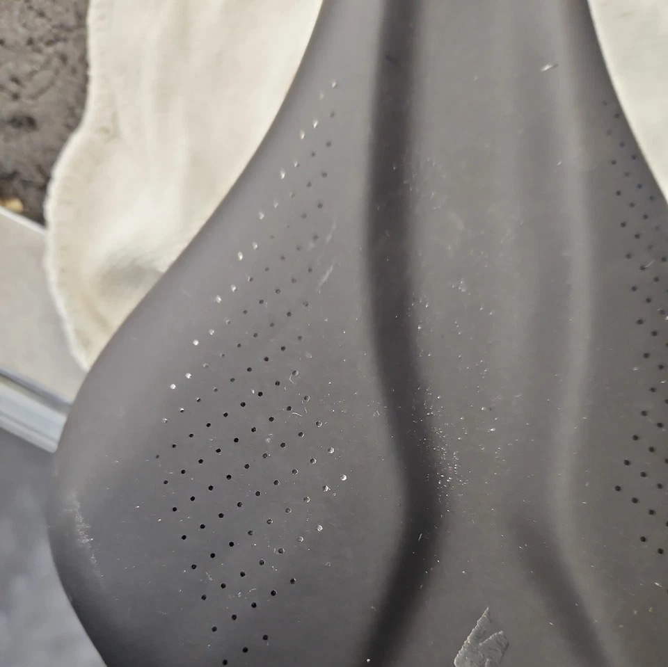 Sillín RIVO especializado - NUEVO - Sin caja 155 mm Foto 3 de 3