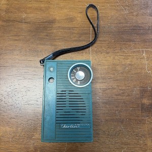 Vintage Green Montgomery Ward Airline 7 Transistor Radio Japan Turns On