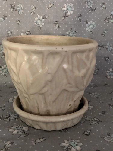 McCoy Pottery 1930’s Off White Matte Glaze Twigs Leaves Berries Planter