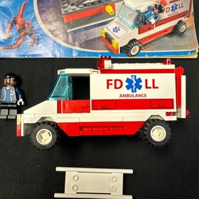 Lego Ambulance And  Driver Spiderman minifigure Spider-man 4857 W/ Instructions