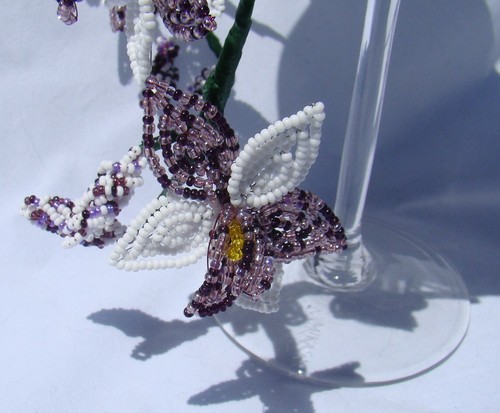 BEADED PURPLE & WHITE SINGAPORE ORCHIDS CANDLE HOLDER SET IN MIKASA GLASS AUS MA - Picture 6 of 12