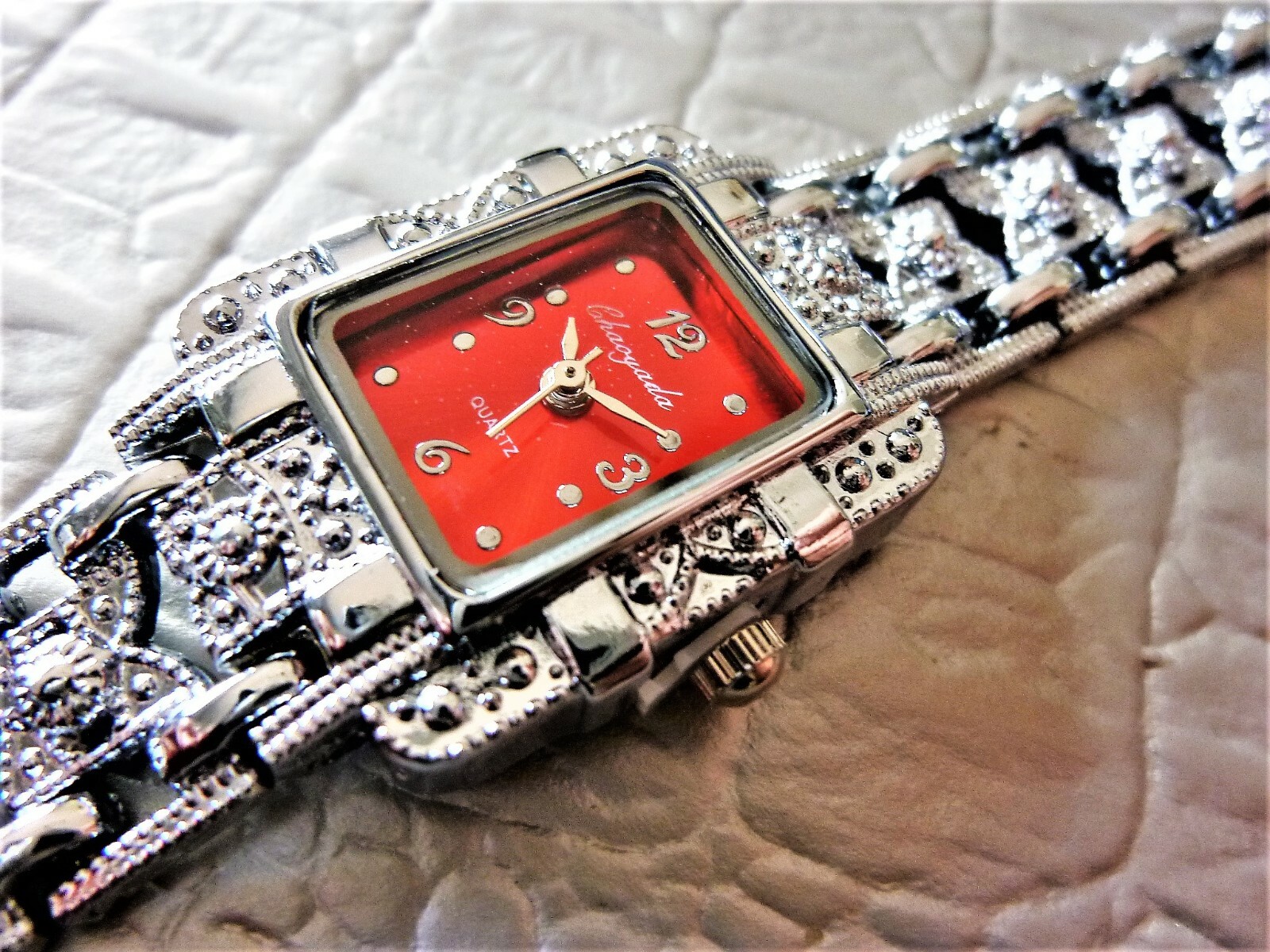 Montre bijoux Dame CHAOGADA DAM1022, l'accessoire élégant pour vos rendez-vous d'affaires