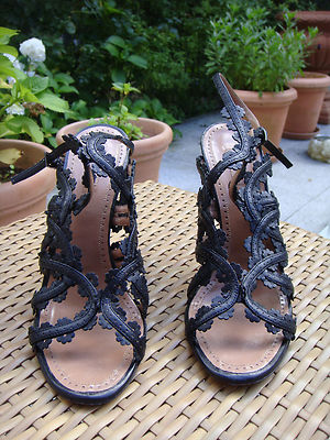 ALAIA PARIS Schuhe Gr.40  Blumenmuster Laser geschnitten Schwarz mit Staubbeutel