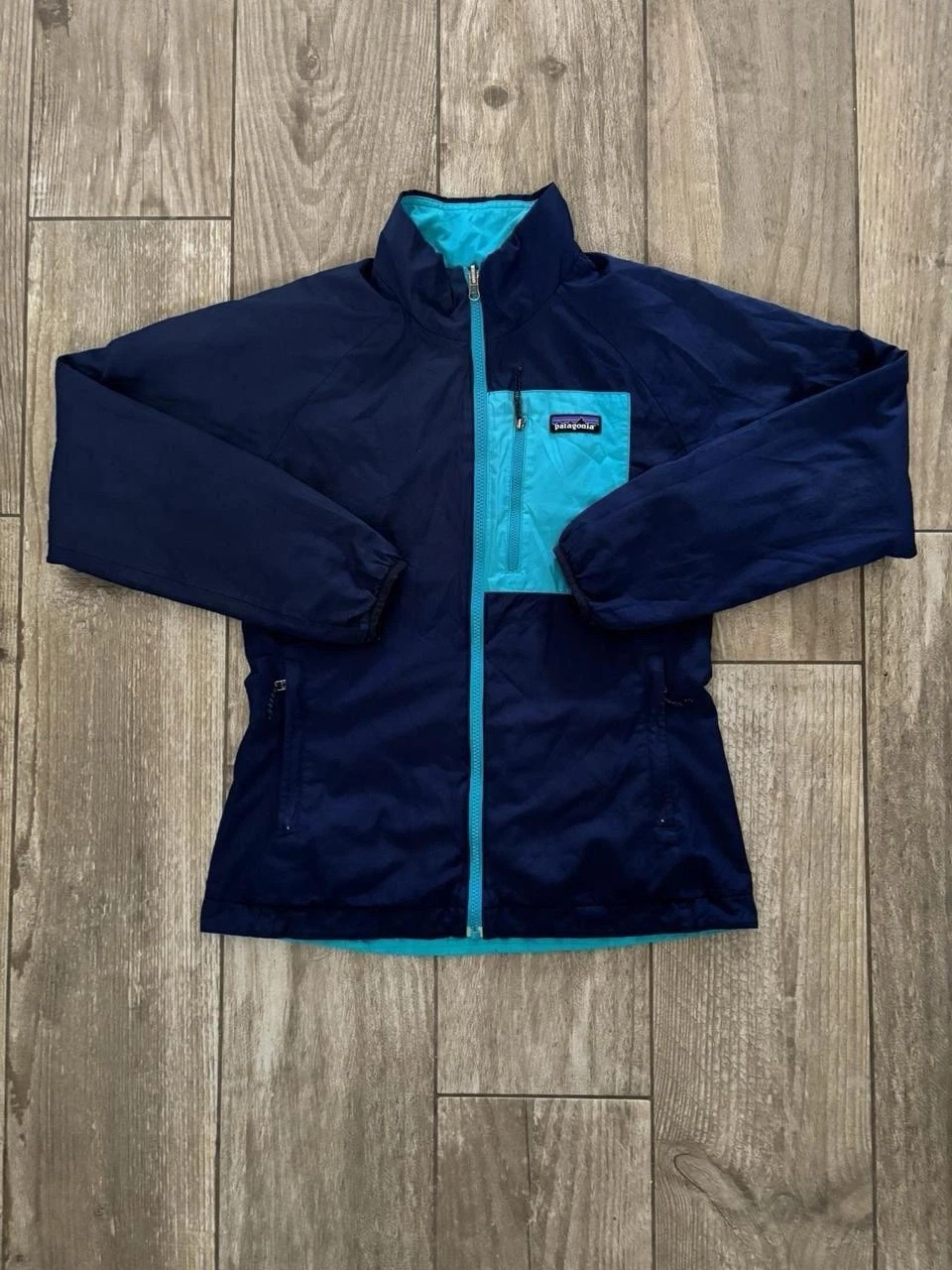 Patagonia Women's Snowbelle Reversable Ski Snow Parka Jacket. Size Women’s Small
Opens in a new wind