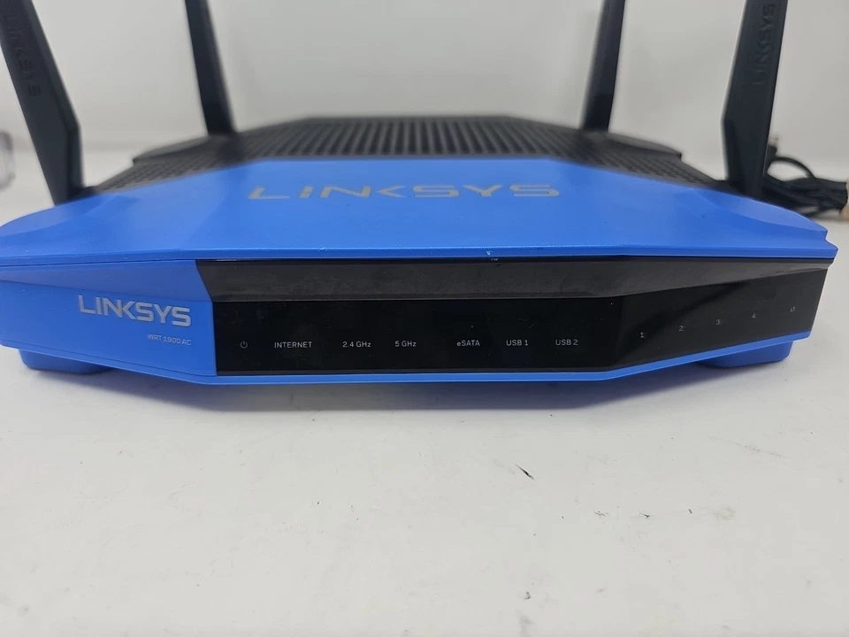 Linksys WRT1900AC AC1900 Dual-Band+ Wi-Fi Wireless Router - Image 2 of 4