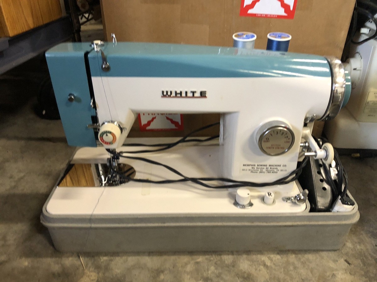White Brand Super Deluxe 967 Sewing Machine No Pedal Works Japan