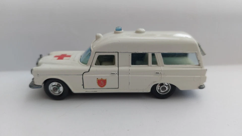 Matchbox Series King Size No. K 6 Mercedes Benz - BINZ AMBULANCE (1) - Bild 2 von 4