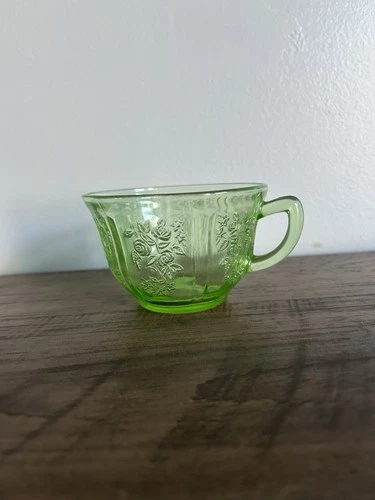 Vintage uranium depression glass Princess tea cup Anchor Hocking Glass, glows