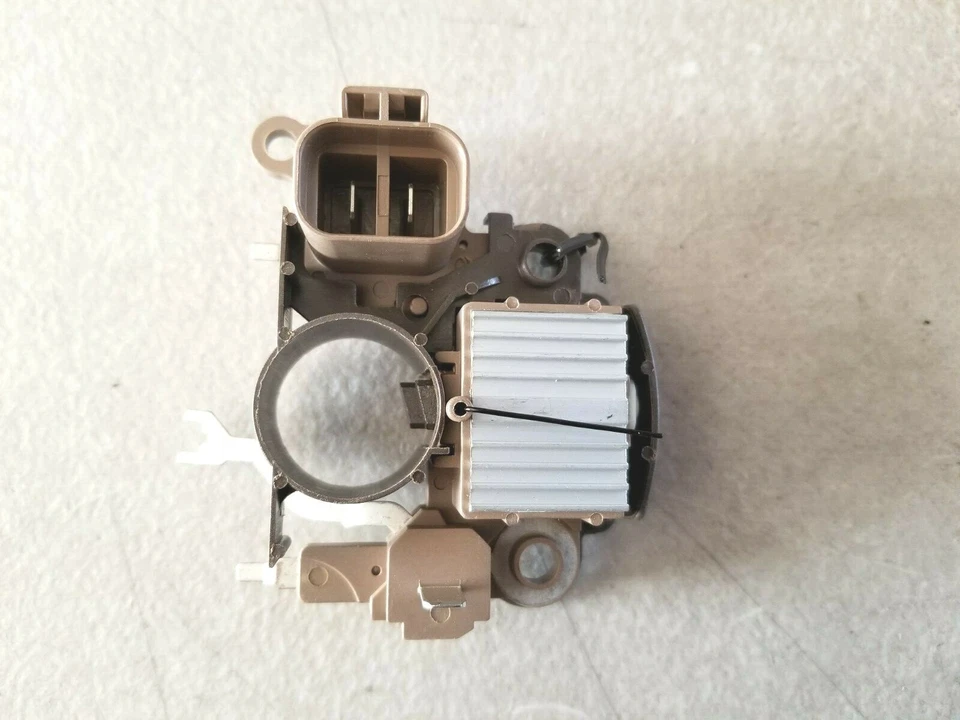 Nuevo Regulador de Voltaje Alternador F2G8-18-W70, A866X18972, IM829 Foto 2 de 2