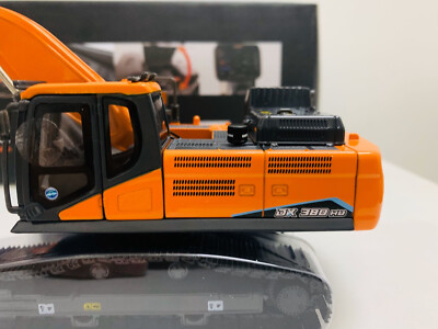 Develon DX380HD Crawler Excavator 1/50 Scale Die-Cast Model