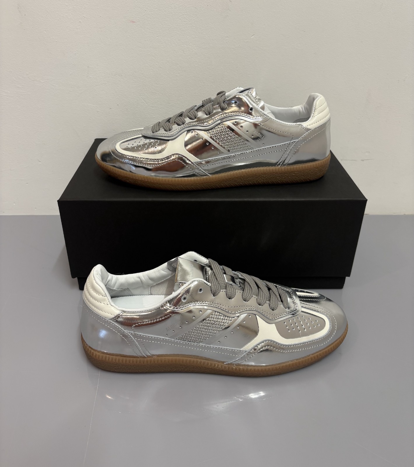 Alohas Trainers Womens Tb.490 Rife Shimmer Sneakers Metallic Silver Size UK 5. - Image 2