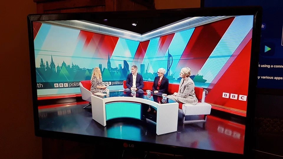 LG TV 22MT44D PZ 22" With Remote Control/Transformer/Full HD. - Image 2 of 4