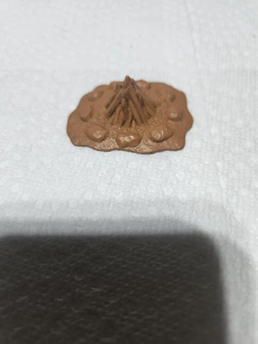 ONE VINTAGE 1950'S ALASKAN PLAYSET FIRE PIT.