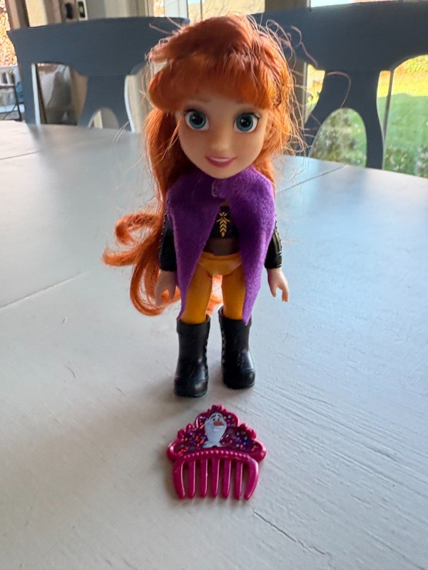 Disney Princess Petite ANNA Frozen  6" Doll With Comb