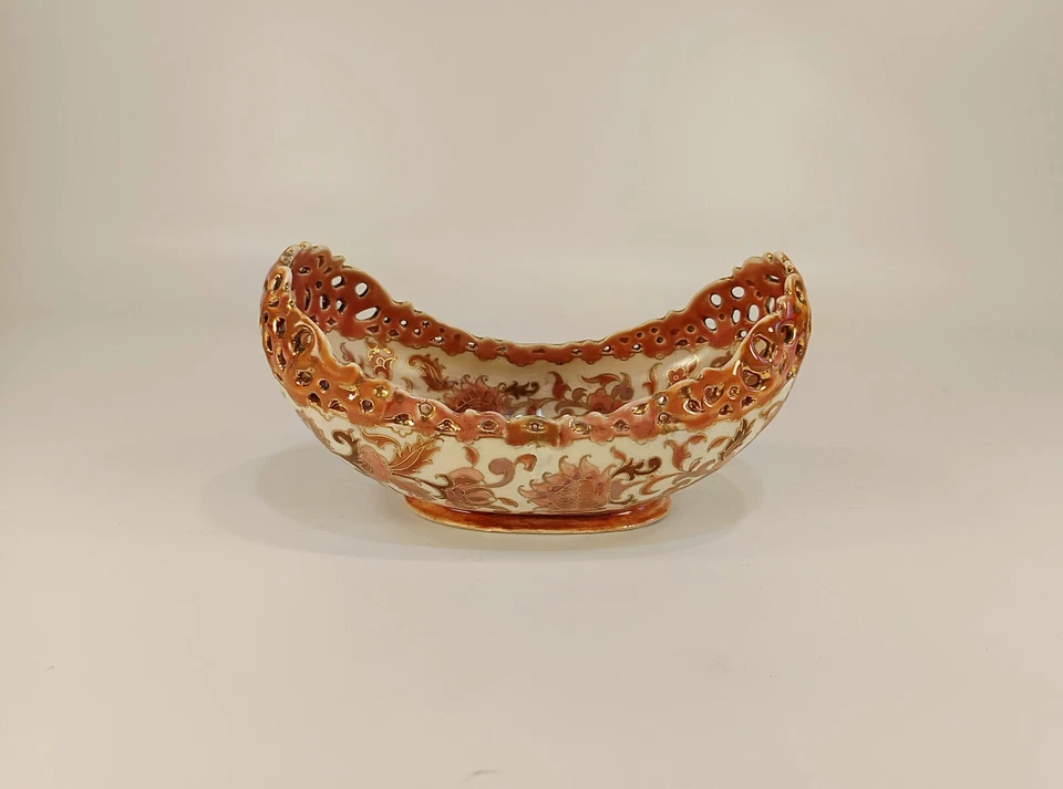 ZSOLNAY ANTIKES HANDBEMALTES BOOT MIT BLUMENMUSTER, FAMILIENSIEGEL! (R055)