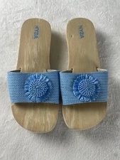 EUC NYSA Blue Raffia Flower Sandals Size 8 