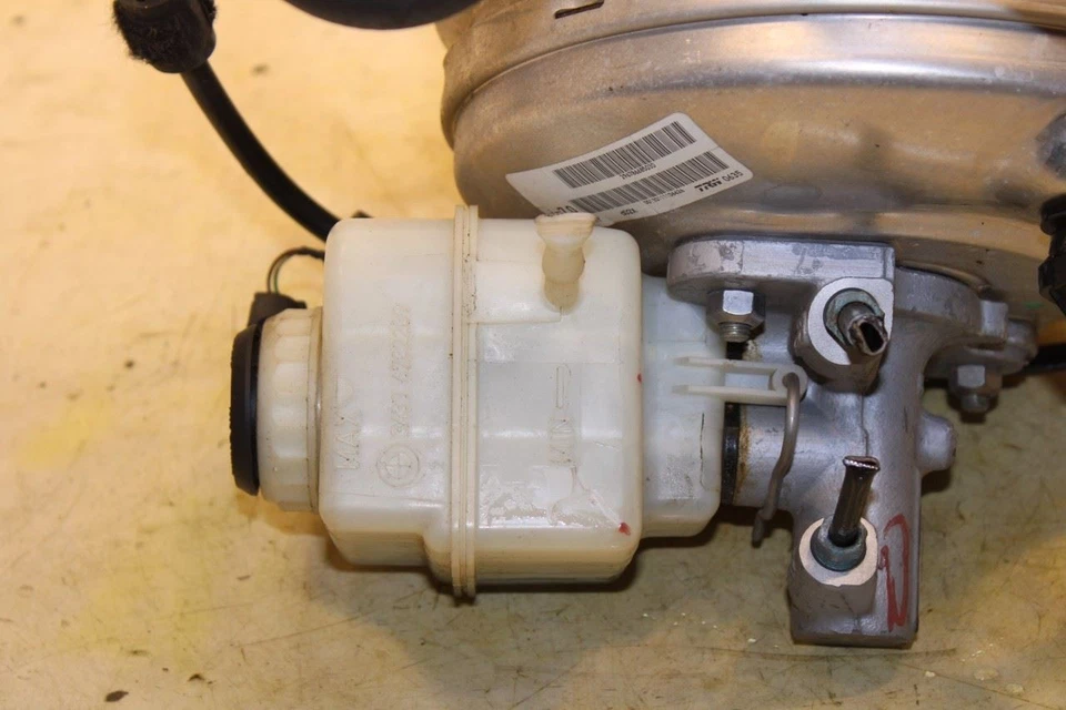BMW 750LI xDrive 2010-15 potenciador de freno con cilindro maestro con depósito Foto 2 de 4