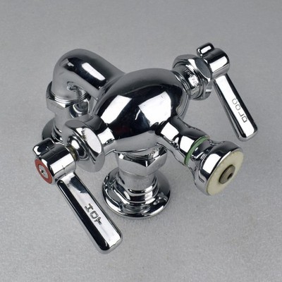 Chicago Faucets Co Wall Mounted Commercial Faucet Model 225 Chrome Brass