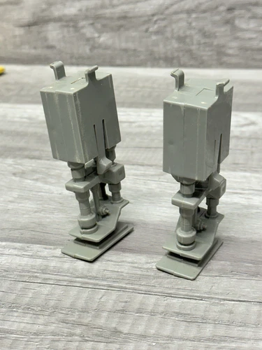 Vintage 1995 Kenner Star Wars Millennium Falcon Landing Gear 2 Part Lot Set