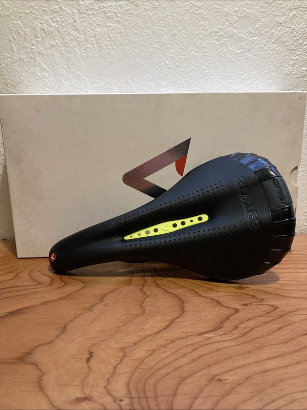 New In Box Astute Mud Lite Saddle 125mm Carbon Rails XC Gravel Enduro 217g