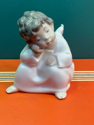 Lladro Thinking Angel  Glossy Finish Figurine #4539 - Excellent / No Box