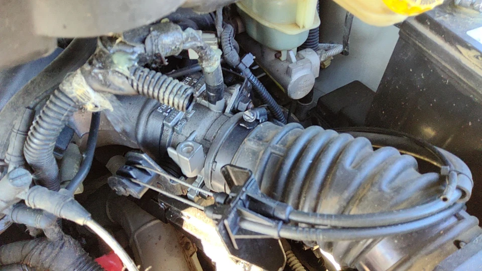 1998 1999 2000 Town & Country Throttle Body Valve Oem With Sensors 3.8l 04861333 - Image 2 of 2