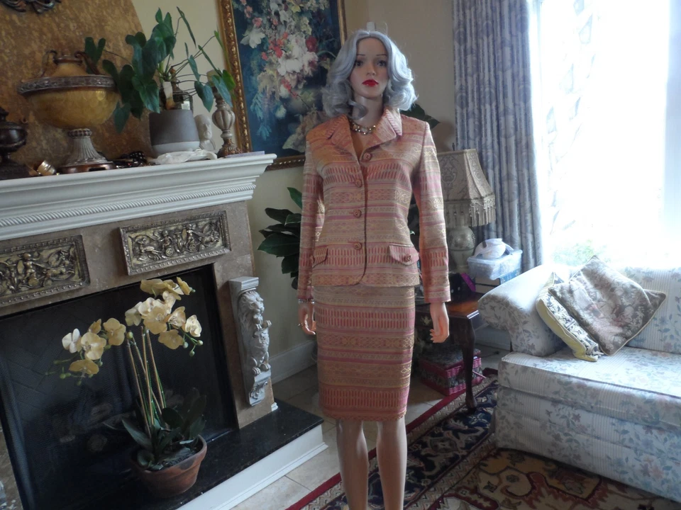 Rickie Freeman for Teri Jon Beige/Fushia Multi Jacquard Skirt Suit Size 10 - Image 2 of 4