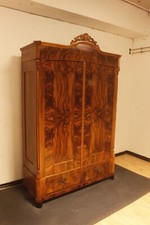 Kleiderschrank Schlafzimmerschrank  Louis Philipp Schnitzereien Antik ca. 19 Jh.