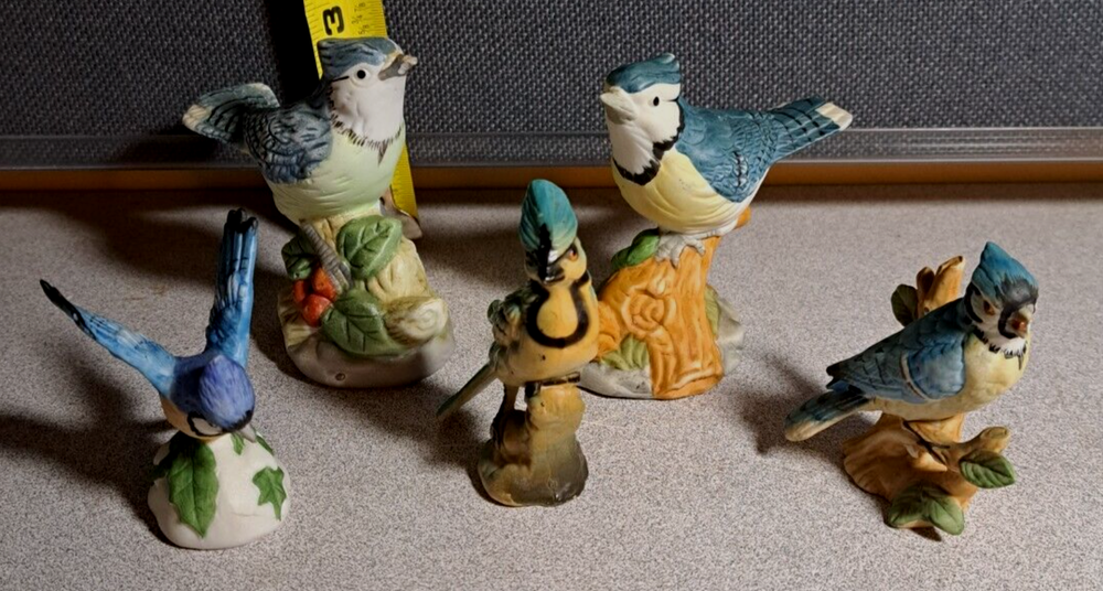 Vintage Lot of 5 Blue Jay Figurines plastic and ceramic #831Loc33-36