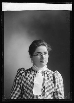 Photo:Mrs. K.H. Thompson Portrait Glasses 1894-1901
