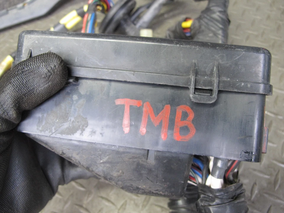 91-93 TOYOTA SW21L MR2 2.2L 5SFE FRONT TRUNK WIRE WIRING HARNESS FUSE BOX OEM - Image 2 of 4