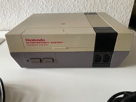 Nintendo NES NESE-001 Konsole + 2 Controller + Super Mario Bros Tetris World Cup