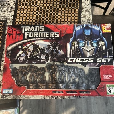 TRANSFORMERS V.S. DECEPTICONS Chess Set 2007 Hasbro Parker Brothers Paramount