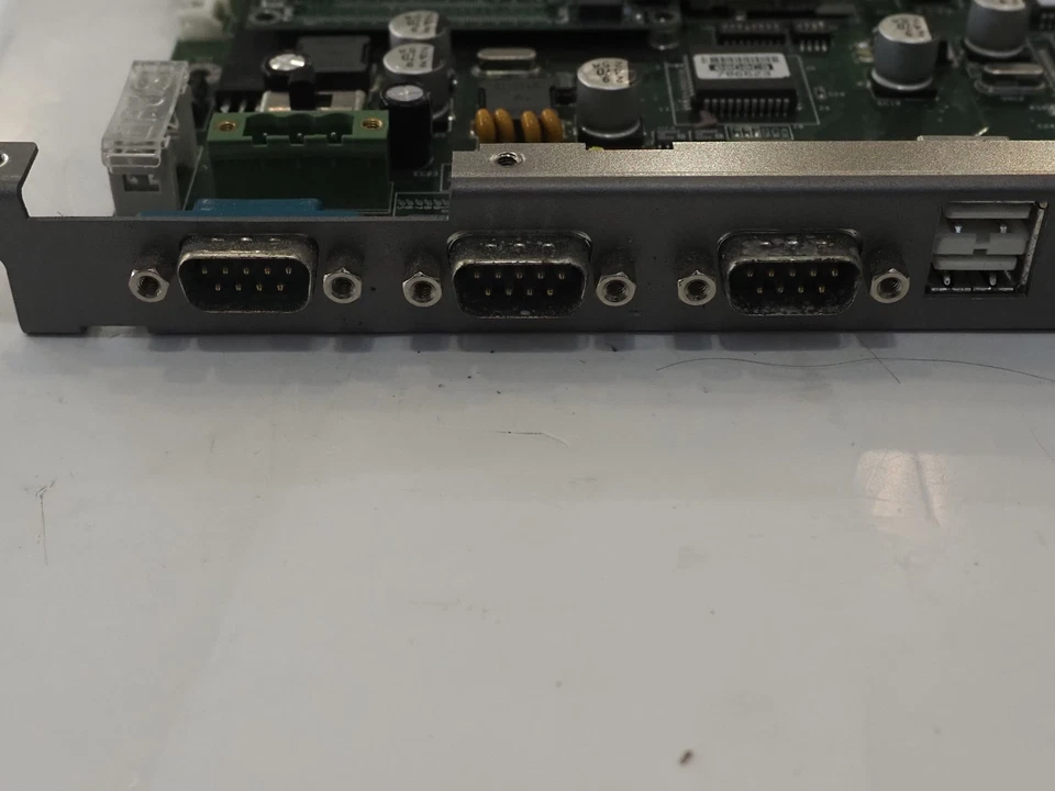 Advantech TPC-1560VTC Industrial Control Board - Bild 4 von 4
