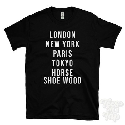 LONDON NEW YORK PARIS TOKYO HUFEISEN HOLZ LUSTIGES T-SHIRT Kelty Fife Schottland