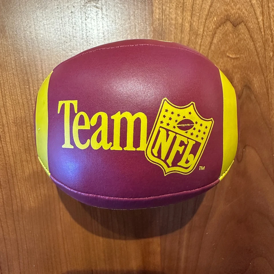 ¡VINTAGE! Mini fútbol americano Squeezy 1992 Washington Commanders (Redskins) Foto 2 de 3