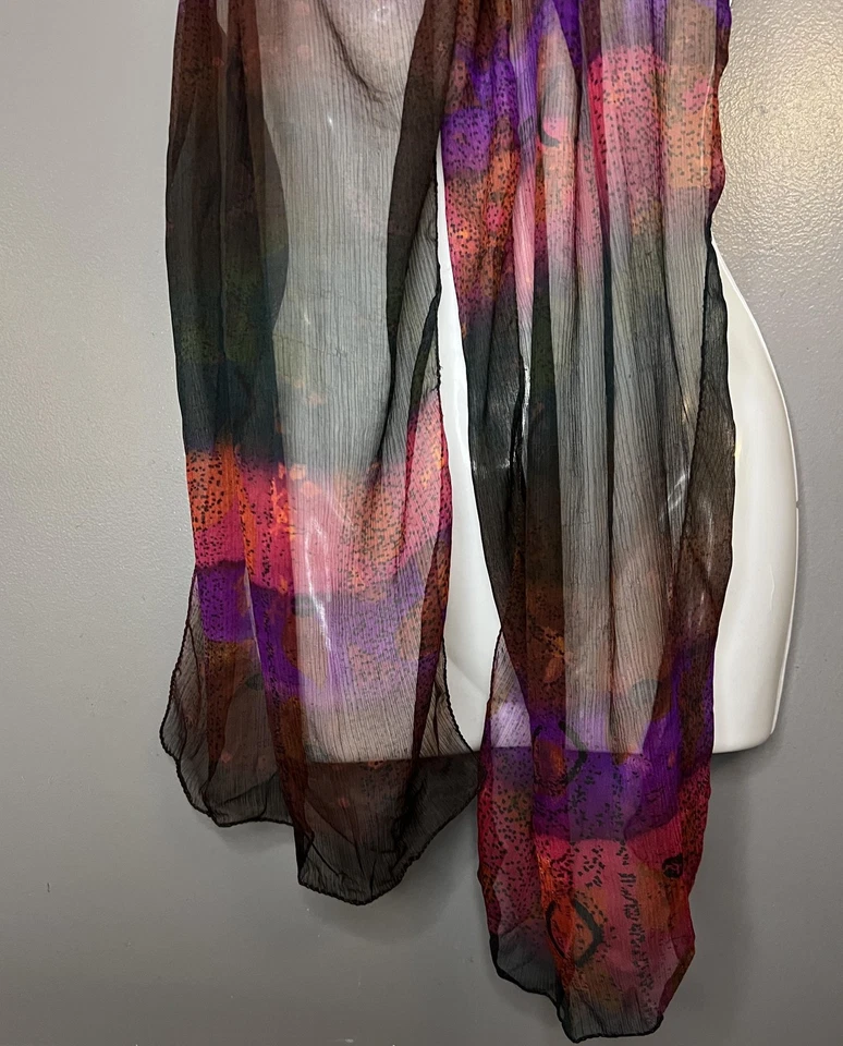 Bufanda Chico's para mujer talla única negra púrpura roja pura arruga estampada oblonga Foto 3 de 4