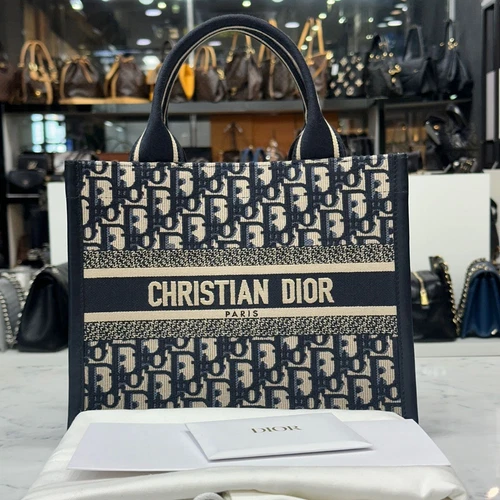 Petit sac fourre tout en cuir Dior livre oblique M1325 115651109