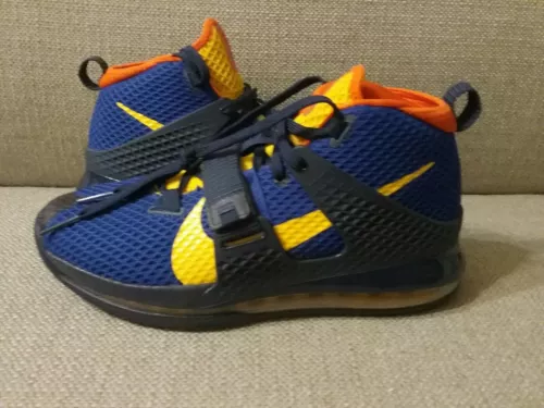 Nike Air Force Max II Size 9 Men's