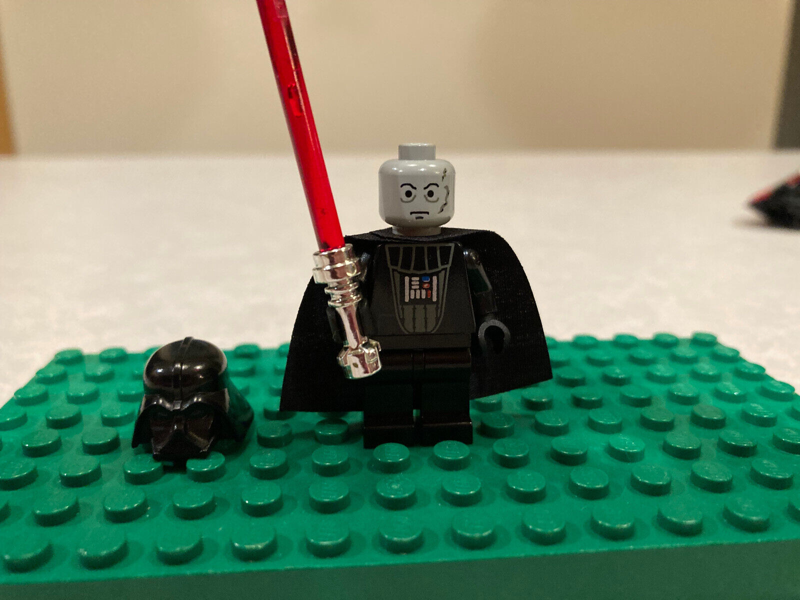 LEGO Star Wars Darth Vader Minifigure Light Gray Head sw0004 3340 7150 7152 7200