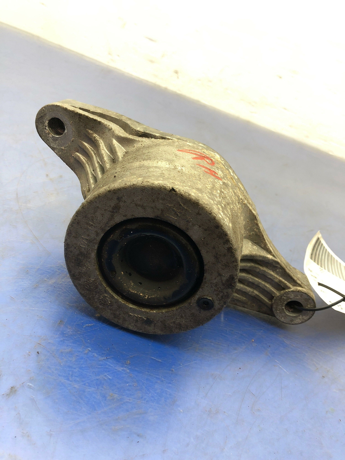 2013-2017 MASERATI QUATTROPORTE M156 3.0L RIGHT ENGINE MOUNT BRACKET 6700036280